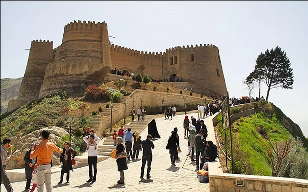 بازدید ۱۰ هزار و ۴۴۶ نفر گردشگر نوروزی از قلعه فلک الافلاک خرم آباد 