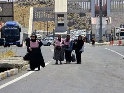 تمرچین کوتاه‌ترین مسیر برای زائران اربعین منطقه است/آماده سازی ۳۰ گیت جهت تردد زائران /تردد زائران از ارومیه تا اربیل رایگان شد