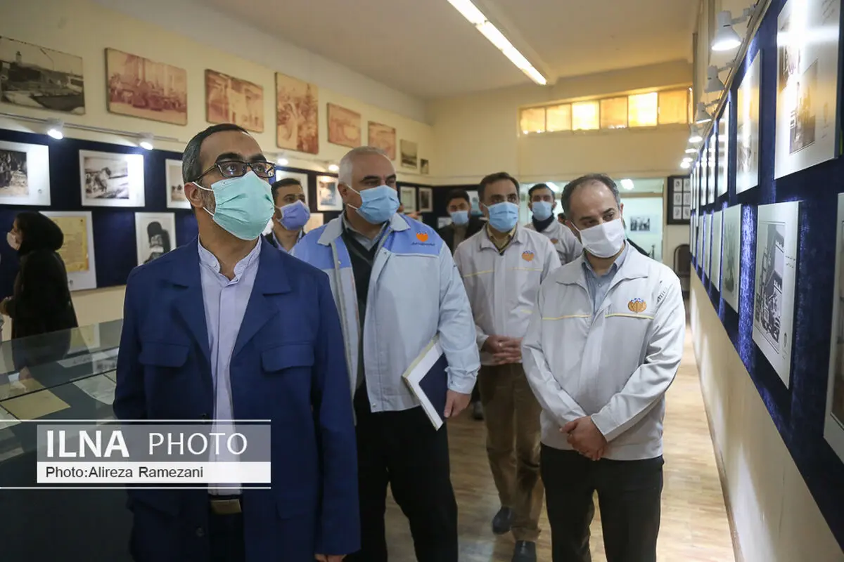 ویدئو/ بازدید روح‌الله ایزدخواه نماینده مجلس از موزه و خط‌تولید دخانیات