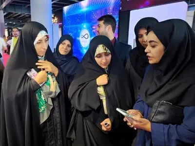 بازدید معاون رئیس جمهور از خدمات شرکت ایران کیش در نمایشگاه الکامپ