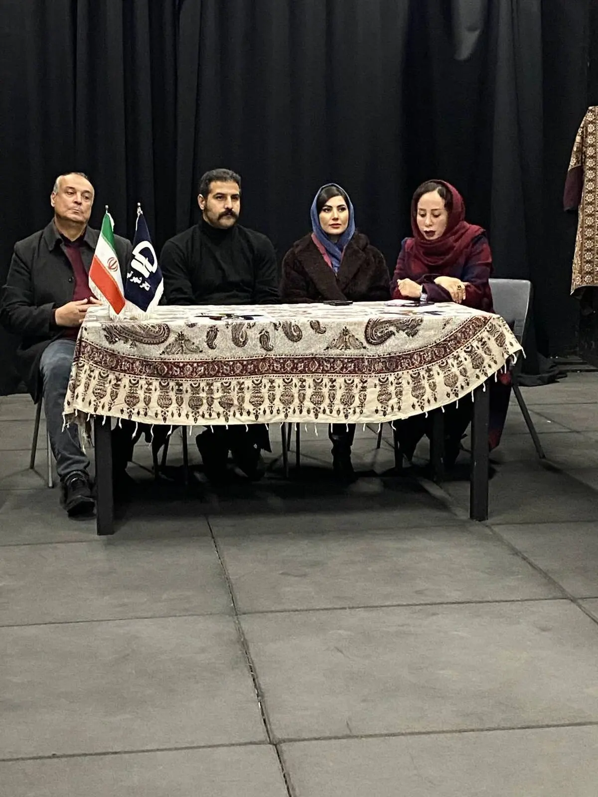 مترسک به برداشتی آزاد از چهارصندوق به صحنه می‌رود