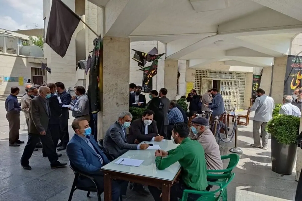 معاونان دادستان تهران با حضور در مسجد نظام مافی به مشکلات حقوقی و قضایی نمازگزاران رسیدگی کردند 