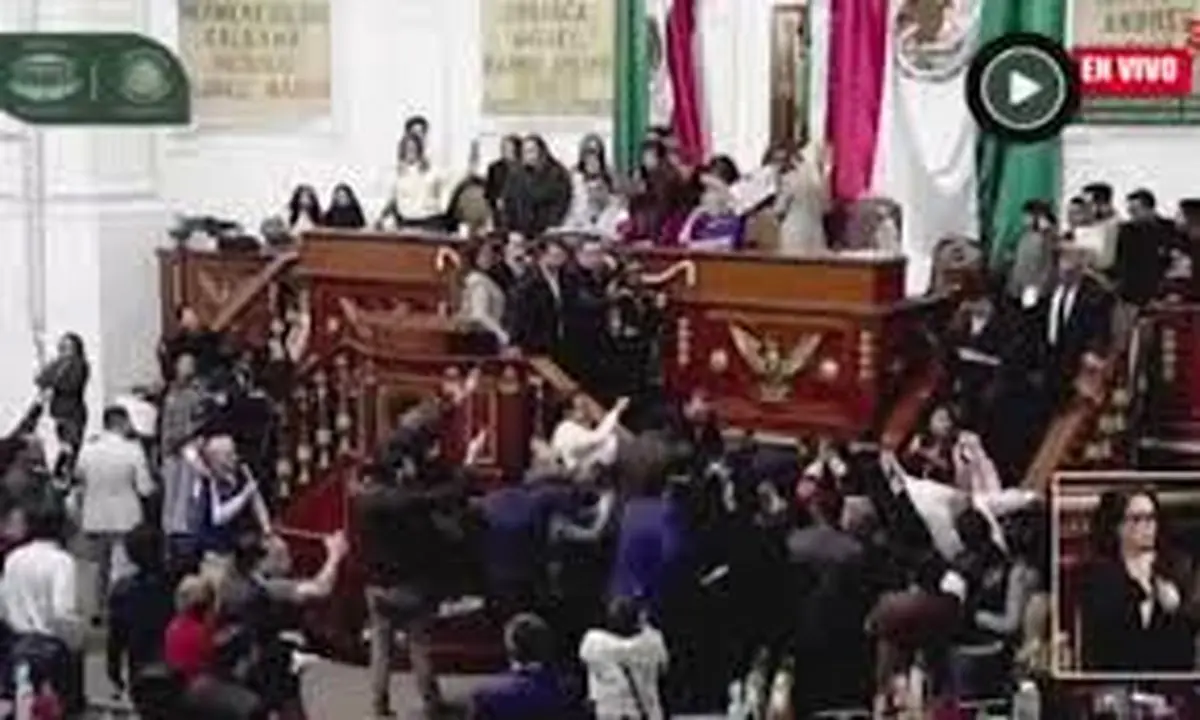 گیس و گیس‌کشی خانم‌ها سر بودجه در کنگرۀ مکزیکوسیتی + فیلم