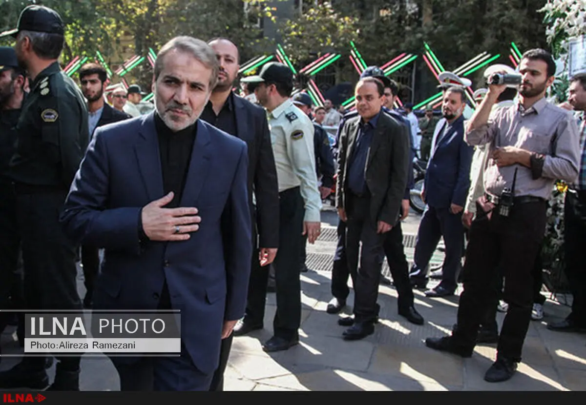دریافت نامه‌های مردمی توسط نوبخت در راهپیمایی روز قدس