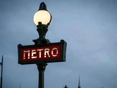 حمله با چاقو در متروی پاریس/ ۳ زن زخمی شدند