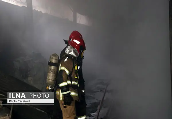 آتش سوزی کارگاه تولیدی مبل در کرج مهار شد