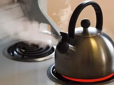 فایده عجیب رسوب کتری برای بدن که نمی‌دانستید!