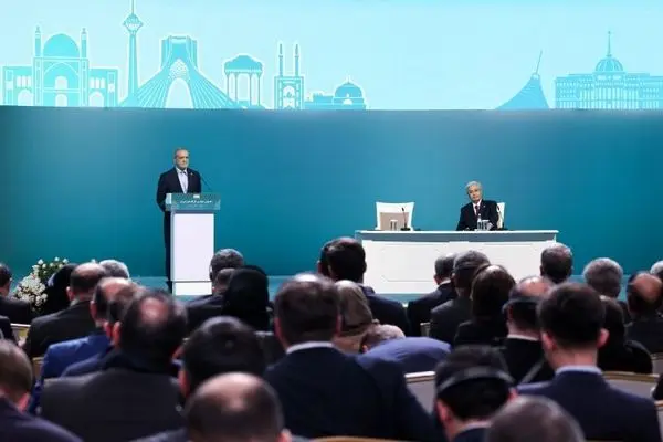 بزشكيان: نعمل على إنشاء شبكة تعاون مستدامة بين القطاع الخاص في إيران وكازاخستان