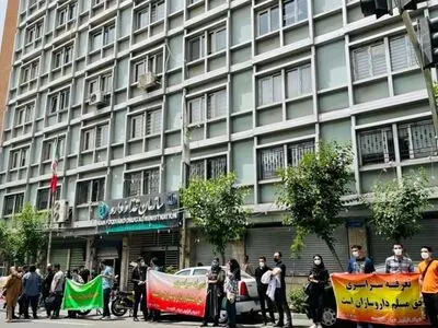 اجتماع داروسازان مقابل سازمان غذا و دارو برای مطالبات حقوقی خود