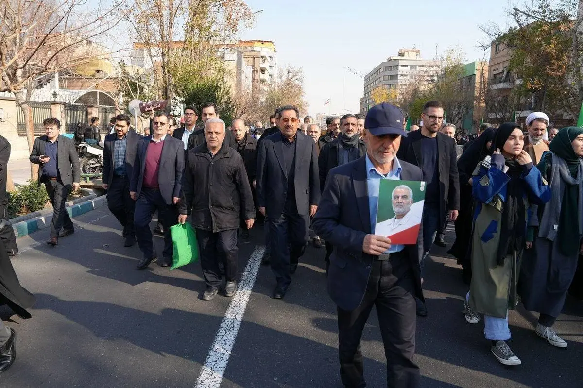 حضور وزیر صمت در مراسم تشییع پیکر شهیدان لاریجانی، سلیمانی و دریادلان ناوشکن دنا