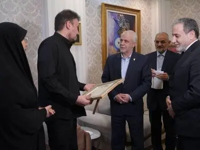 حضور عراقچی و اوحدی در منزل شهید امیرعبداللهیان