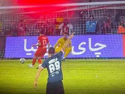 کری تند گلزن تراکتور علیه وینگر پرسپولیس: عینک لازمی! (عکس)