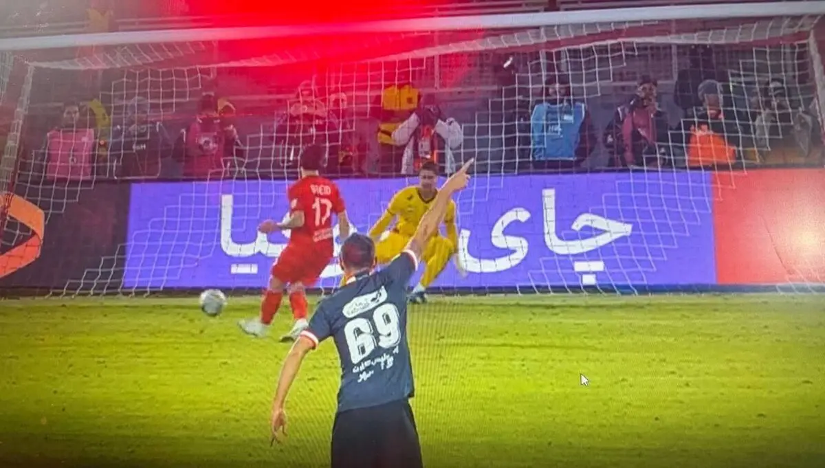 کری تند گلزن تراکتور علیه وینگر پرسپولیس: عینک لازمی! (عکس)