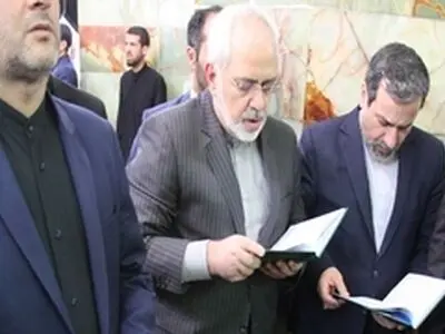 وزیر امور خارجه به قم سفر کرد