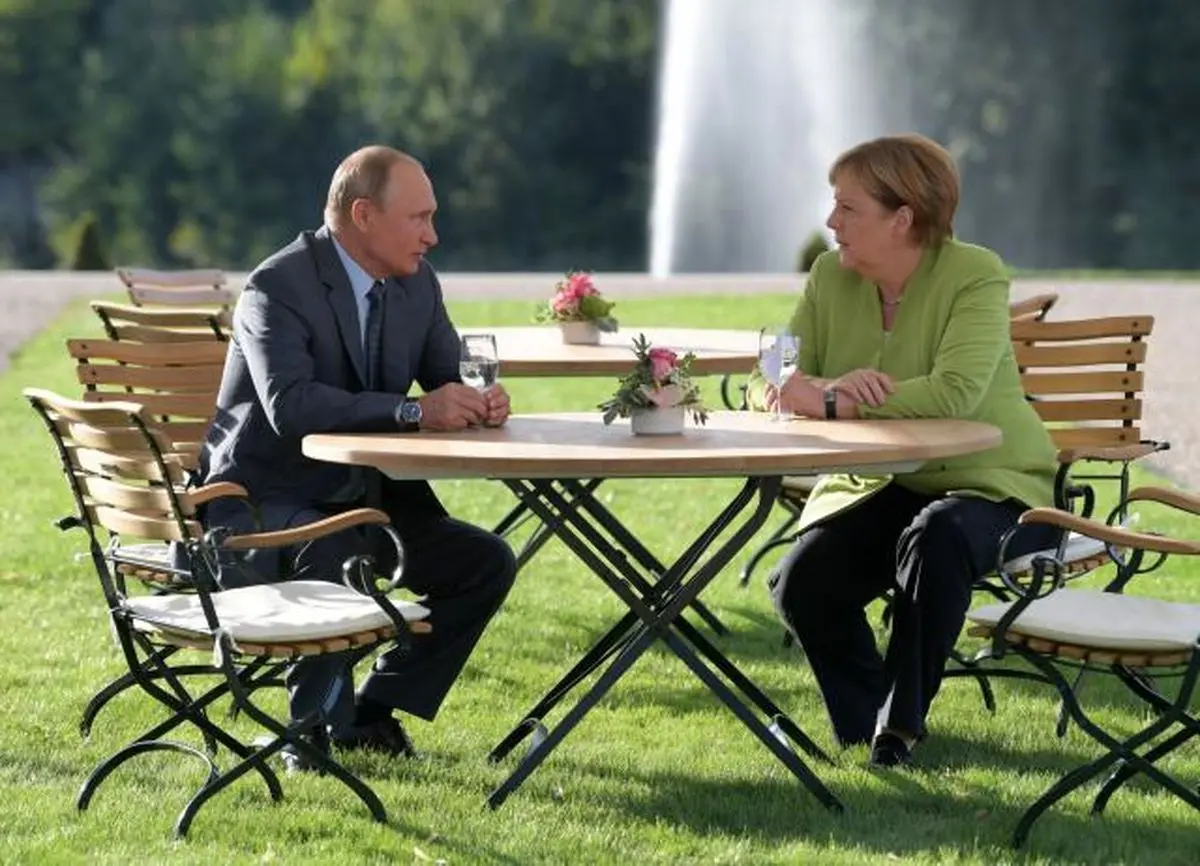 Tough talks, no agreements at Merkel, Putin meeting near Berlin