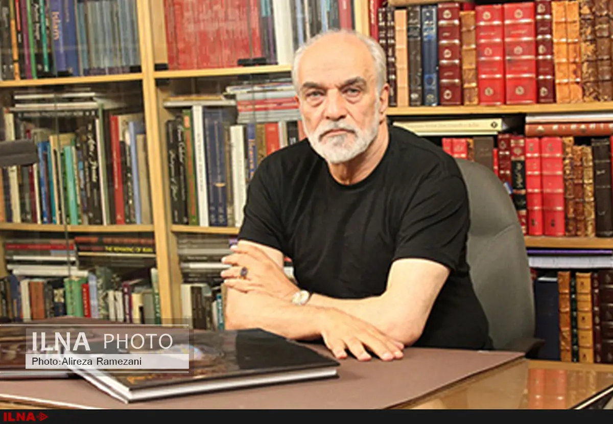 آثار سه نسل نقاشی خط ایران در کنار هم روی دیوار رفت