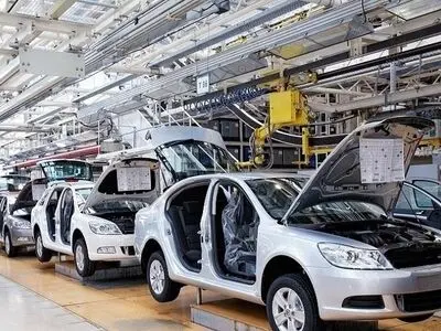 إیران تنتج أکثر من 100 ألف سیارة خلال شهرین