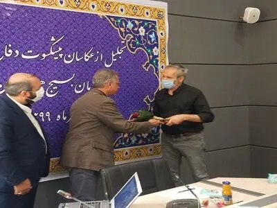 از عکاسان دفاع مقدس تجلیل شد/ عکاس کرمانی: کرمانی‌ها هر چه دارند از حاج قاسم است