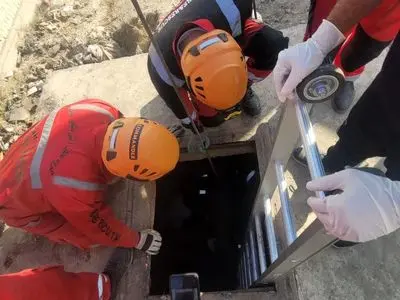 کارگر مشهدی از عمق ۳.۵ متری کانال فاضلاب نجات یافت