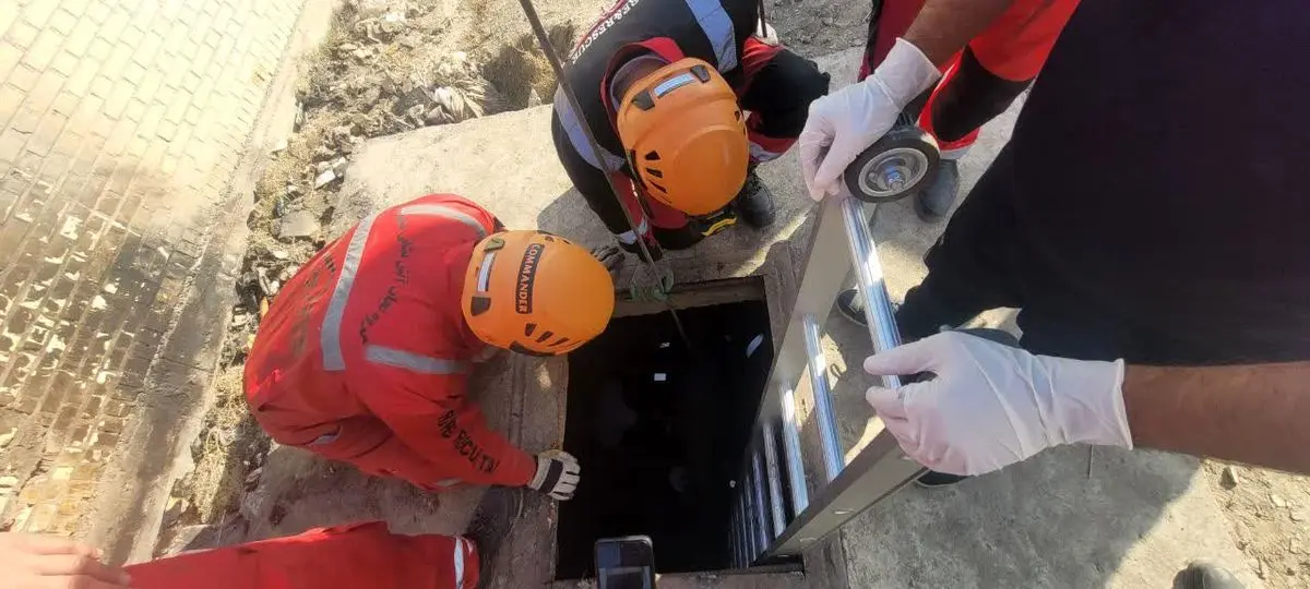 کارگر مشهدی از عمق ۳.۵ متری کانال فاضلاب نجات یافت