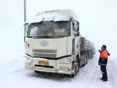 ممنوعیت تردد کامیون‌ها و کشنده‌ها در گردنه‌های امین‌الله و اسدلی