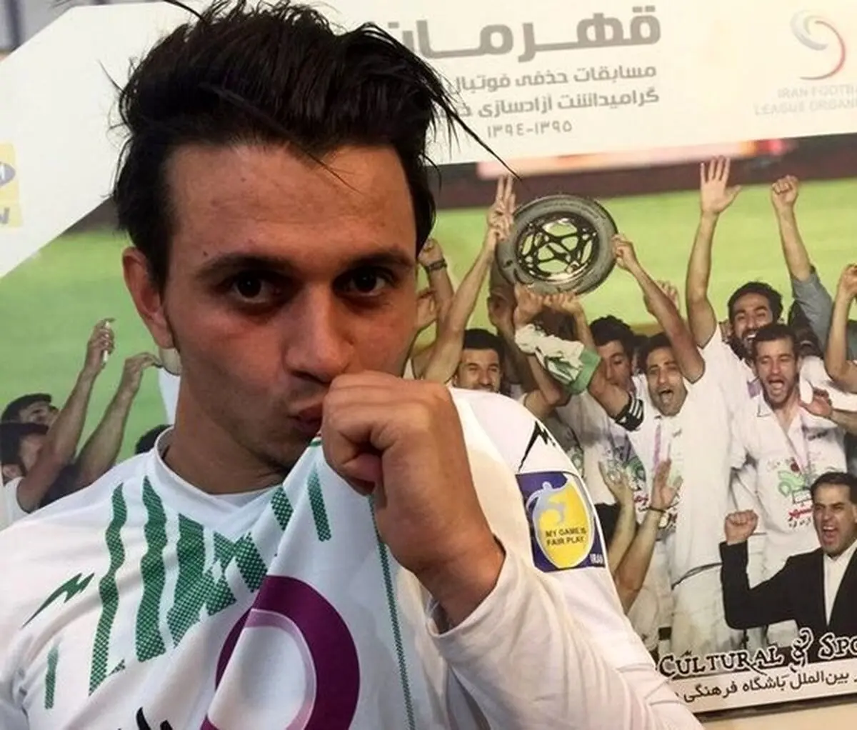 کارت بازی اکبر ایمانی صادر شد