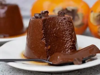 طرز تهیه یک دسر ژله‌ای و خرمالویی در ۵ دقیقه 