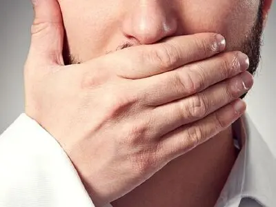 ۶ عادت غلط زندگی، مقصر بوی بد دهان 