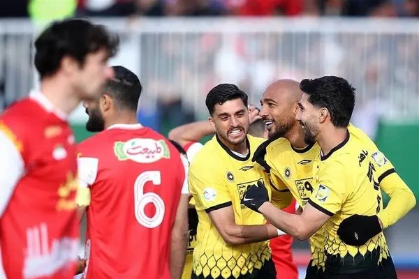 آرزوهای بر باد رفته: سپاهان همه چیز پرسپولیس را در این فصل گرفت