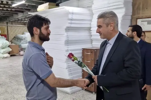 مطالبات کارگران در بخش بهداشت و درمان و رفاهیات را پیگیری می کنیم