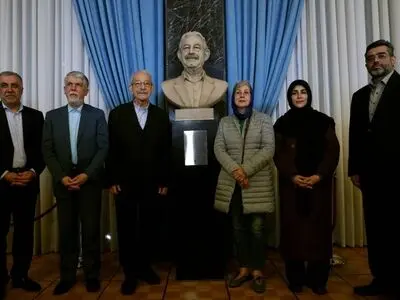 سردیس حسن ریاحی رونمایی شد