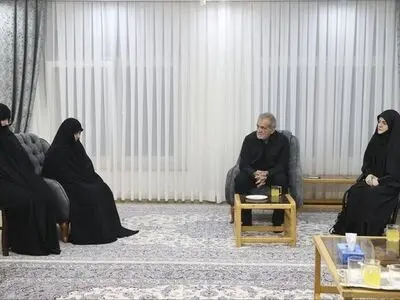 دیدار رئیس‌جمهور منتخب با خانواده شهید رئیسی