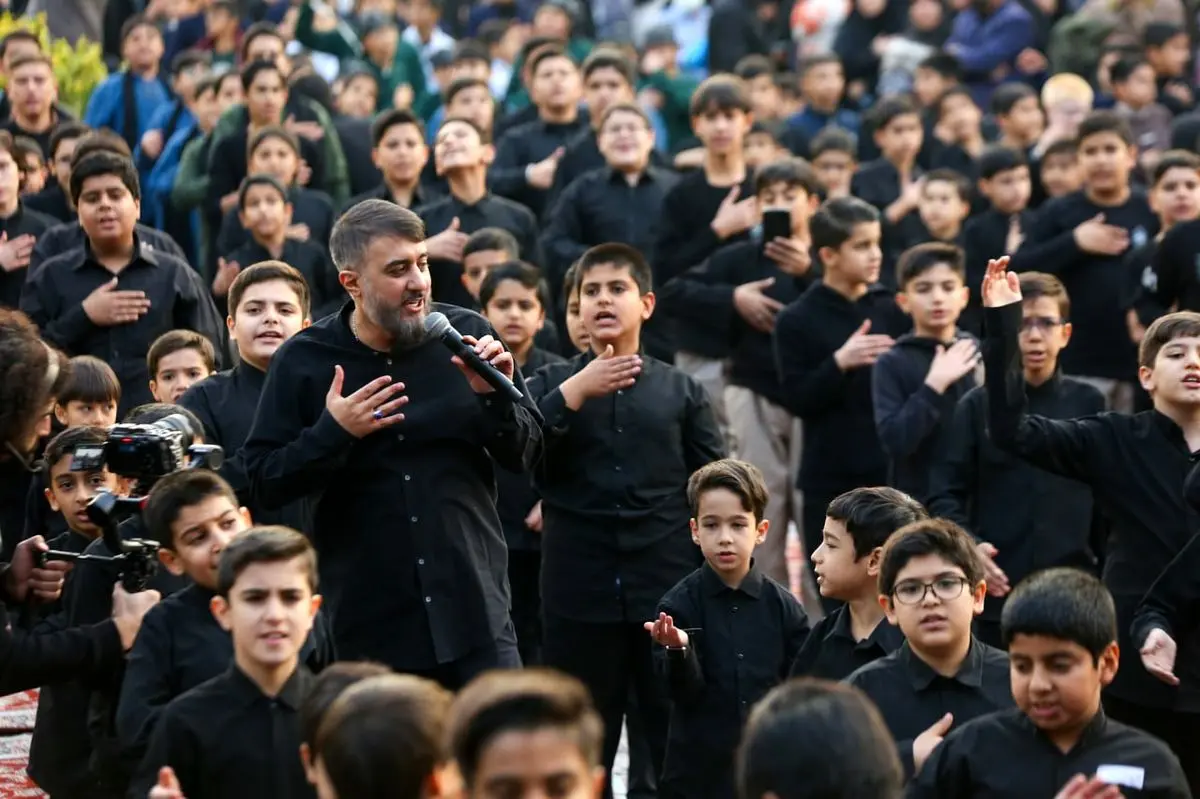 همخوانی سرود «خورشید نمی‌سوزد» توسط۲ هزار نوجوان+صوت