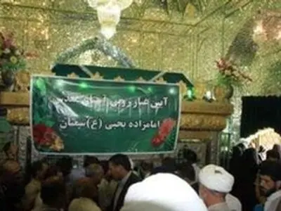 ضریح مطهر امام زاده یحیی(ع) در سمنان غبارروبی شد