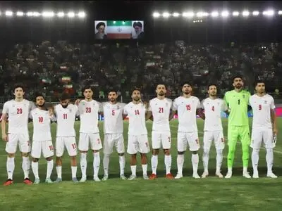 اقدام مشترک سرمربی و بازیکنان تیم ملی برای حمایت از جزایر سه‌گانه (عکس)