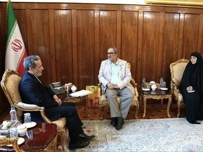 دیدار خانواده محمدرضا نوری با وزیر امور خارجه 
