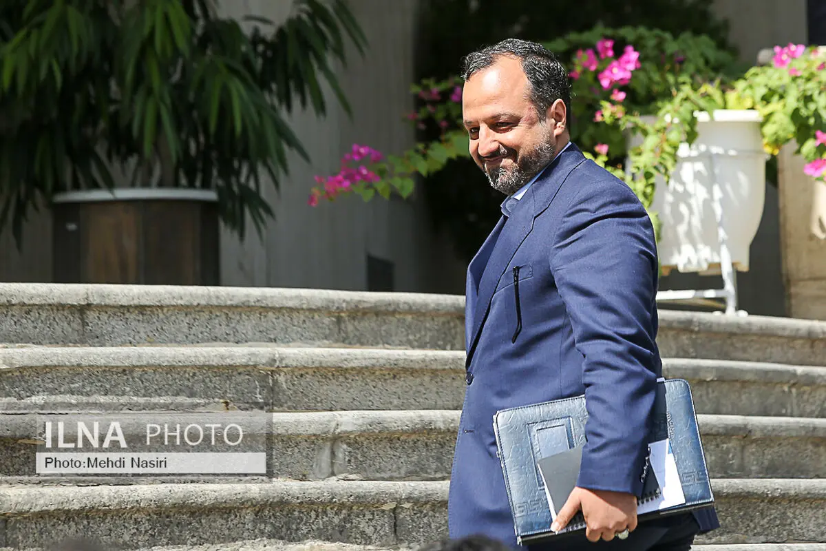 «خاندوزی» جهت بررسی نتایج تفحص از نحوه واگذاری هلدینگ پتروشیمی باختر به کمیسیون اقتصادی می‌آید