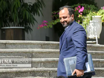 «خاندوزی» جهت بررسی نتایج تفحص از نحوه واگذاری هلدینگ پتروشیمی باختر به کمیسیون اقتصادی می‌آید