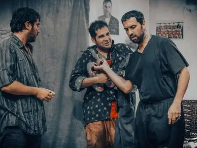 نمایش «خاک سفید» روی صحنه می‌رود