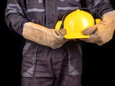 کارگران راه‌آهن همدان: لباس کار مناسب نداریم/ حق اعتراض نیست
