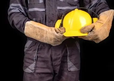 کارگران راه‌آهن همدان: لباس کار مناسب نداریم/ حق اعتراض نیست