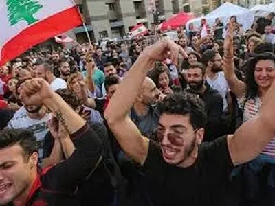 خواسته اصلی تظاهرات مردم برگزاری انتخابات زودهنگام پارلمانی است