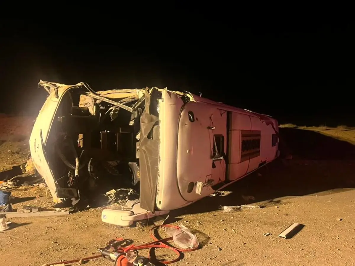 واژگونی اتوبوس مسافربری در نزدیکی نطنز اصفهان؛ ۱۰ نفر کشته شدند