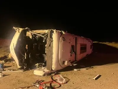 واژگونی اتوبوس مسافربری در نزدیکی نطنز اصفهان؛ ۱۰ نفر کشته شدند