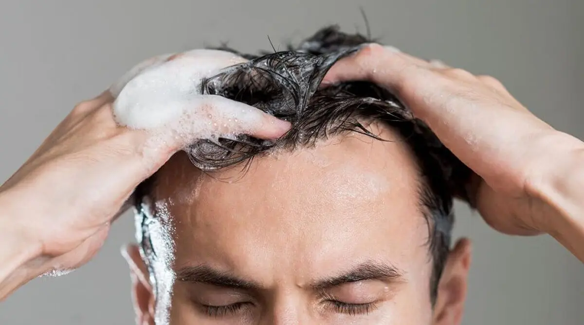 اشتباهات رایج در شستشوی مو‌ها که نمی‌دانید 