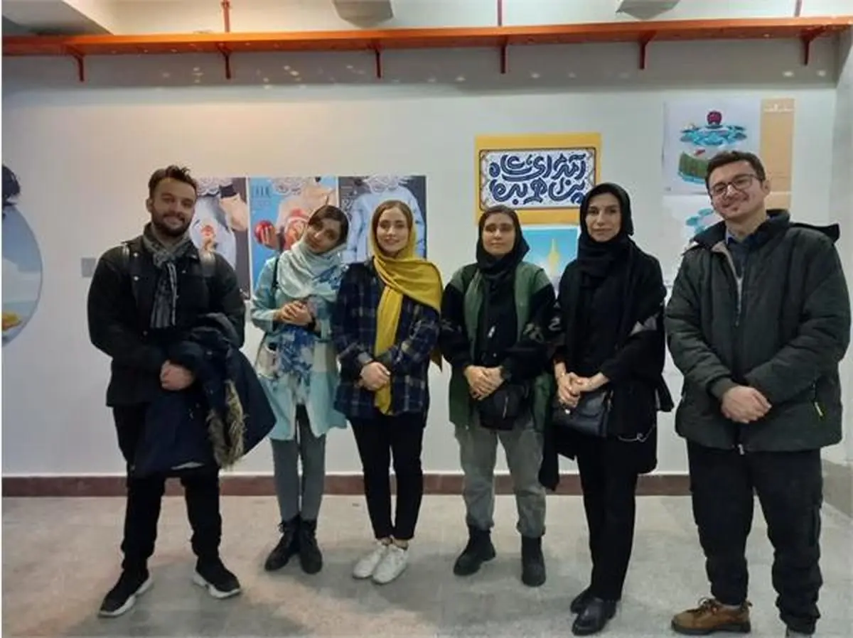 بازدید دانشجویان ناشنوای رشته‌های هنر از نمایشگاه جشنواره  تجسمی فجر