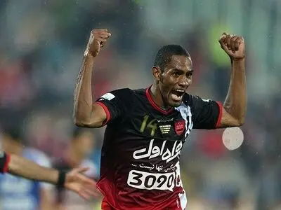 فوری؛ شکایت جری بنگستون از پرسپولیس به فیفا