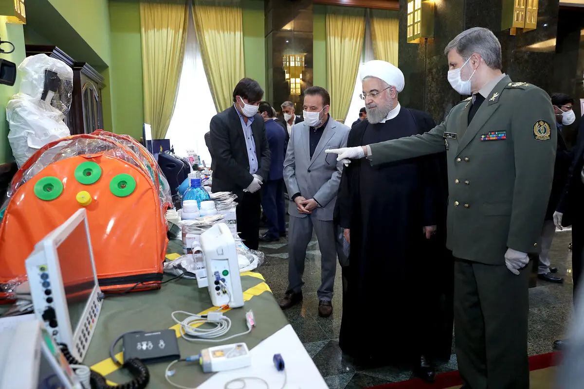 بازدید روحانی از نمایشگاه دستاوردهای داخلی حوزه مقابله با بیماری کرونا