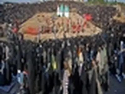 آیین سنتی و مذهبی خیمه کوبی در نوش آباد برگزار شد