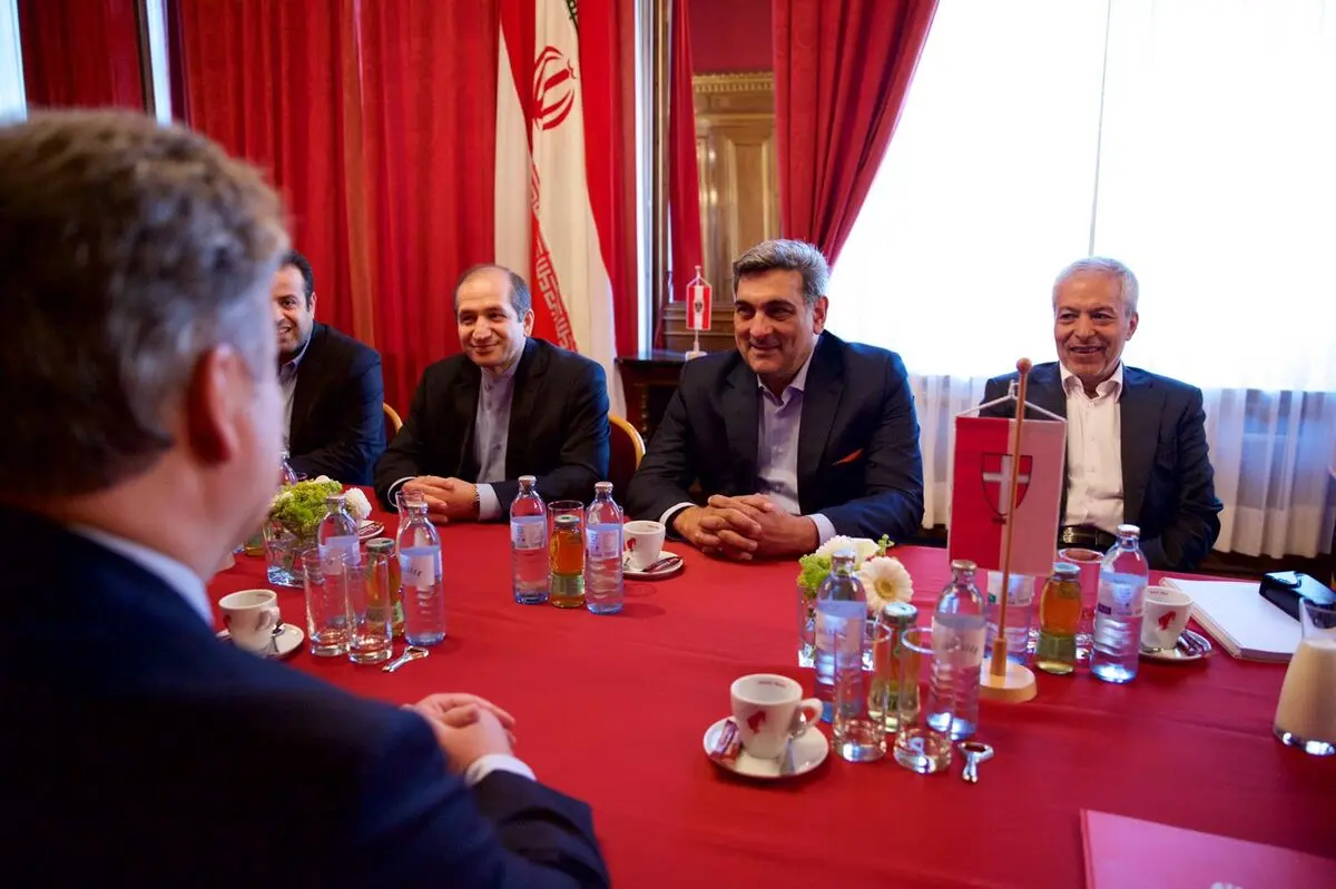  تاکید شهرداران تهران و وین بر گسترش همکاری‌ها در جریان صبحانه کاری حناچی و لودویگ